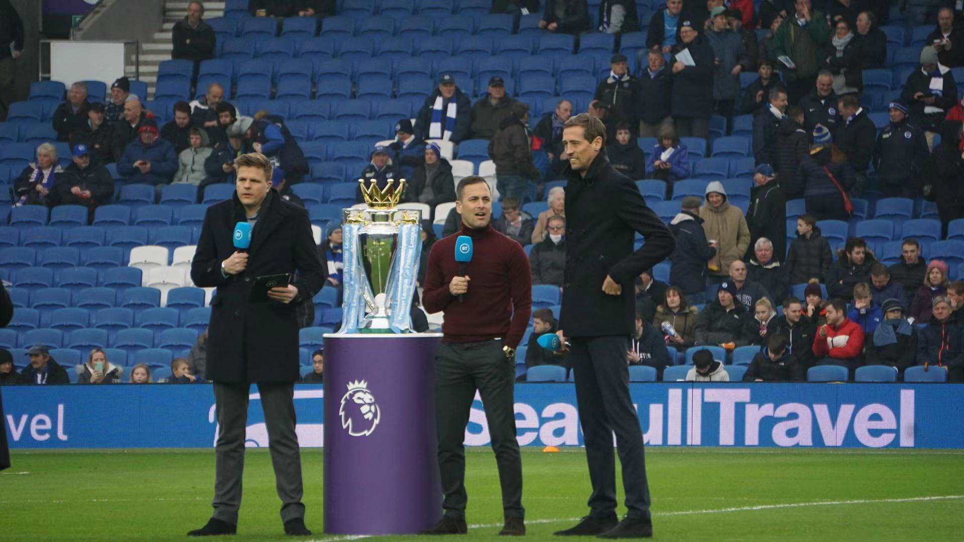 篮球篮网球员训练中展现高命中率